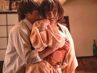 夫婦で小料理屋を営んでいるロリカワ人妻が常連客に誘われて浮気セックスをし不倫に溺れちゃう　紗倉まな JavyNow女の子の為のエロ動画