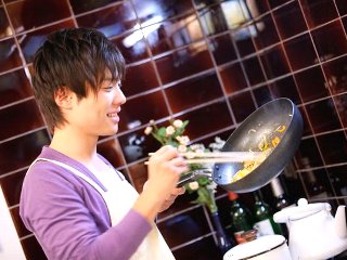 鈴木一徹　大切な記念日に爽やかイケメン彼氏に料理を作ってもらって一緒に食事を楽しんだ後にイチャイチャしちゃう女性主観エッチ SILKLABO Pornhub女性のための無料アダルト動画