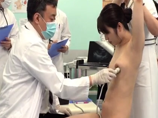 天然美月　看護師免許を取得した美人ナースが着任前健康診断で研修医の実習を兼ね全裸でエッチな身体測定されてしまう spankbang女の子のための無料H動画