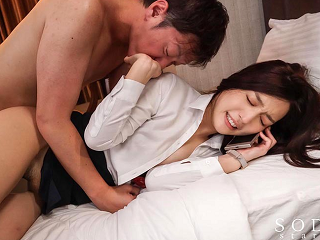 橋本誠吾/古川いおり　出張先で童貞部下と相部屋になってしまったスレンダー美人上司がいたずら心で部下にちょっかいを出し本気になった部下に襲われ朝まで絶倫エッチ JavyNow女性専用無料エロ動画