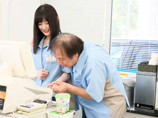 本田もも　両親を助けようとコンビニバイトを始めたスレンダーな美女がキモイセクハラ店長に襲われバイト仲間にも犯されちゃう屈辱エッチ 裏アゲサゲ女の子のための無料H動画
