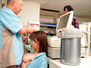 阿部智広/桐條紗綾　Hカップ爆乳人妻が夫が事故で入院した為生活が困窮しパート先のおっぱいマニアな変態コンビニ店長に体を売り食い繋いでいくが乳首を開発させられ快楽に溺れていく禁断の寝取られエッチ erovideo女の子のための無料H動画