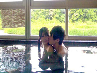 天音かんな　イケメン男優さんと温泉旅行に行ったキュートなお姉さんがおいしいものをたくさん食べたあとは濃厚なキスをして朝までイチャラブエッチ 裏アゲサゲ女性専用アダルト動画